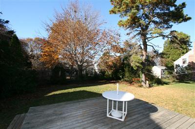 29 Bay Shore Rd, Hyannis, MA 02601